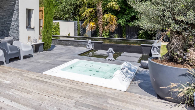 Spa à débordement / Buddha Spa : spa à débordement encastré blanc jardin integration esprit piscine02