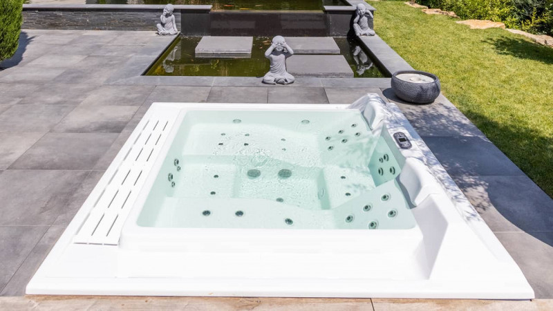 Spa à débordement / Buddha Spa : spa à débordement encastré blanc jardin integration esprit piscine03