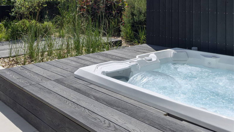 Spa encastré / Spa-lissade : spa encastre exterieur blanc bois noir esprit piscine03