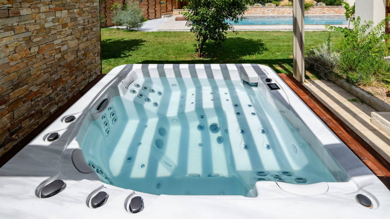 Spa portable / Spa sous pergola : spa portable exterieur jardin pergola esprit piscine03