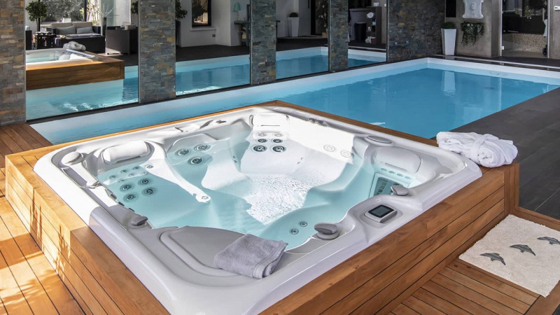 Spa portable / Piscine & spa intérieur : spa portable intérieur habillage bois esprit piscine02