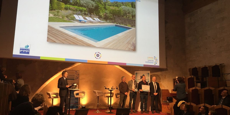 Remise de trophée de rénovation de piscine